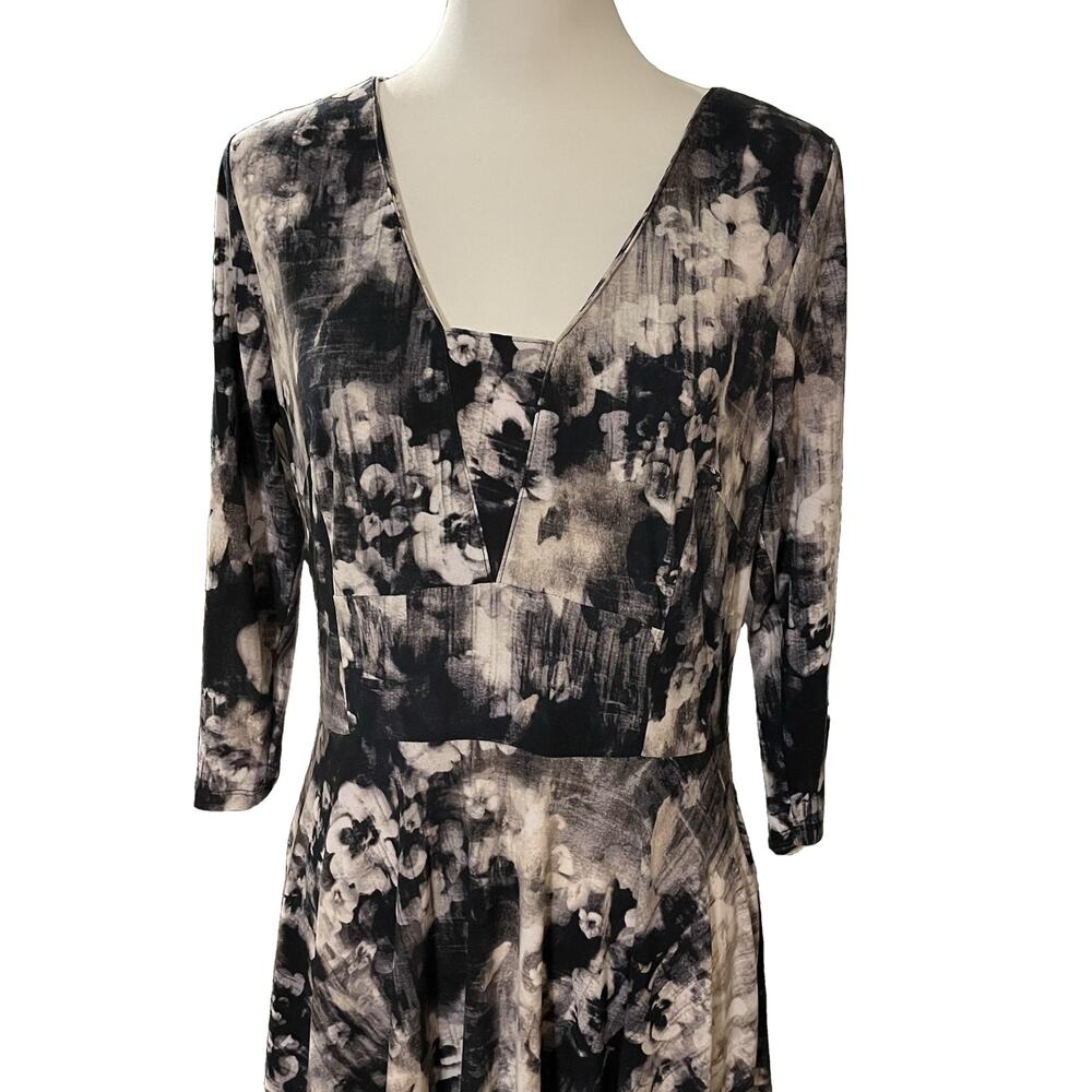 Simply Vera Vera Wang Dress Size Medium Floral Abstract Fit and Flare Stretchy - Picture 3 of 10